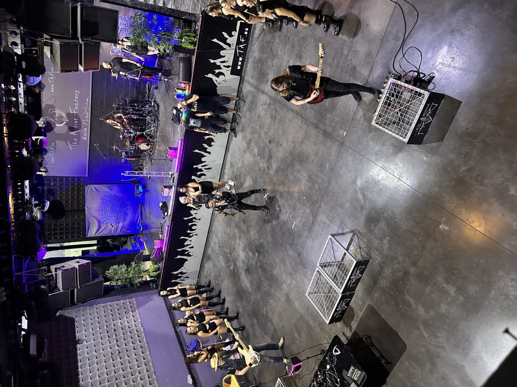 Banda con coro en la Sala TAF